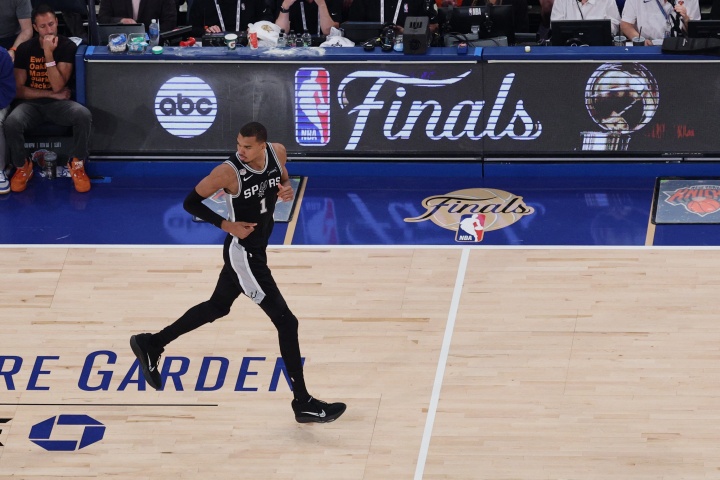 Windhorst：我预测文班将成为ESPN百大球星之首 他自己也这么认为