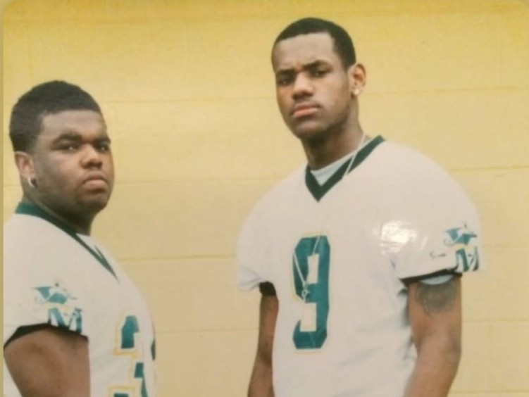 富保罗：许多人并不明白詹姆斯骨子里是个把橄榄球排在首位的人